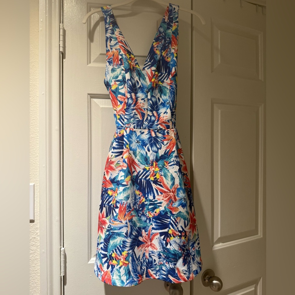 New Romeo & Juliet Floral V-Neck Sleeveless Dress size 4